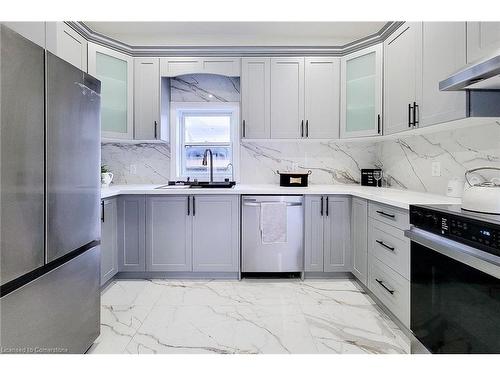 38 Clyde Street, Hamilton, ON - Indoor Photo Showing Kitchen