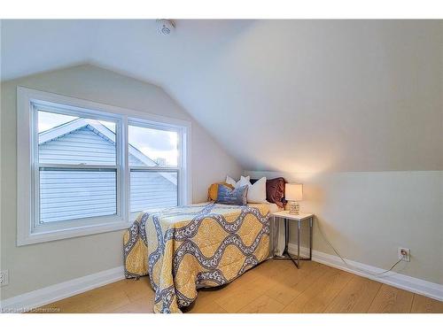 38 Clyde Street, Hamilton, ON - Indoor Photo Showing Bedroom