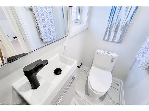 38 Clyde Street, Hamilton, ON - Indoor Photo Showing Bathroom