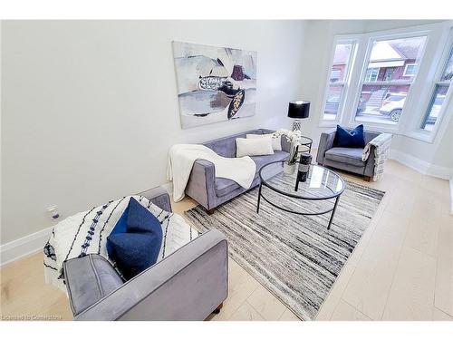 38 Clyde Street, Hamilton, ON - Indoor Photo Showing Living Room