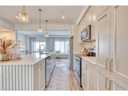 7-187 Wilson Street W, Hamilton, ON - Indoor Photo Showing Kitchen With Upgraded Kitchen