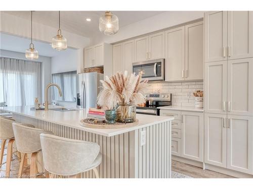 7-187 Wilson Street W, Hamilton, ON - Indoor Photo Showing Kitchen With Upgraded Kitchen