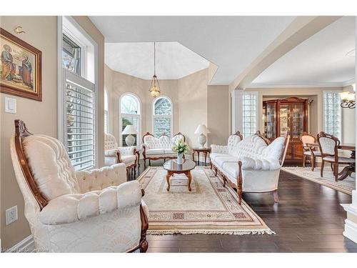 15 Silver Maple Drive, Ancaster, ON - Indoor Photo Showing Living Room