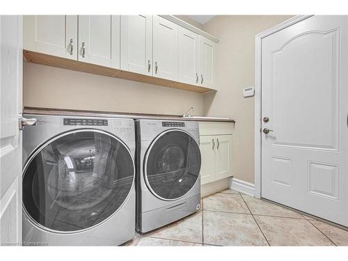 15 Silver Maple Drive, Ancaster, ON - Indoor Photo Showing Laundry Room