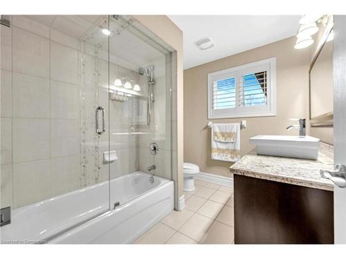 15 Silver Maple Drive, Ancaster, ON - Indoor Photo Showing Bathroom