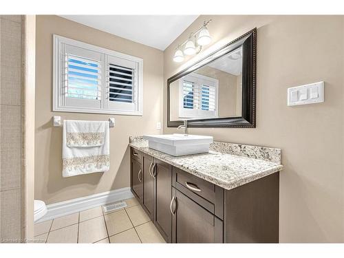 15 Silver Maple Drive, Ancaster, ON - Indoor Photo Showing Bathroom