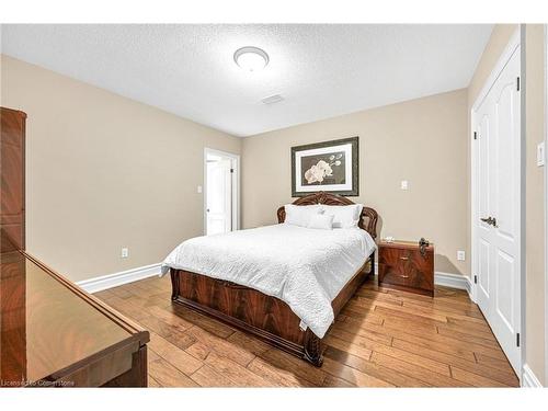 15 Silver Maple Drive, Ancaster, ON - Indoor Photo Showing Bedroom