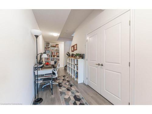 20-5000 Connor Drive, Beamsville, ON - Indoor Photo Showing Other Room