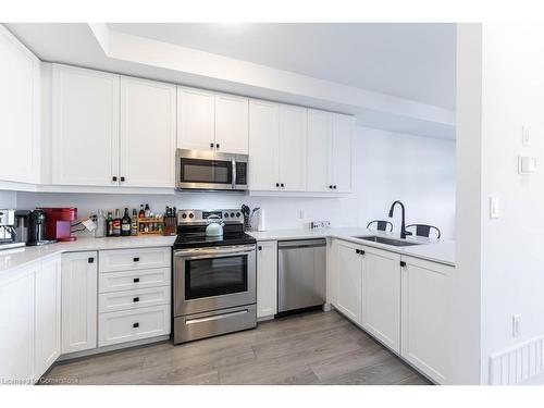 20-5000 Connor Drive, Beamsville, ON - Indoor Photo Showing Kitchen