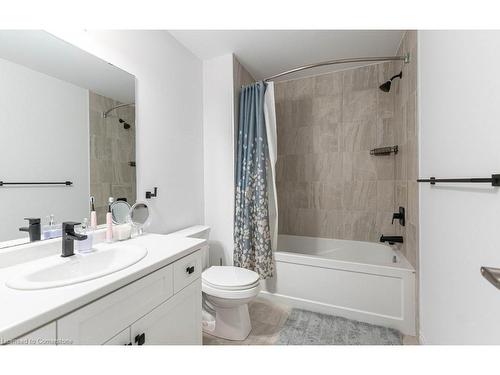 20-5000 Connor Drive, Beamsville, ON - Indoor Photo Showing Bathroom