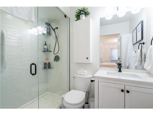 19-375 Book Road, Grimsby, ON - Indoor Photo Showing Bathroom