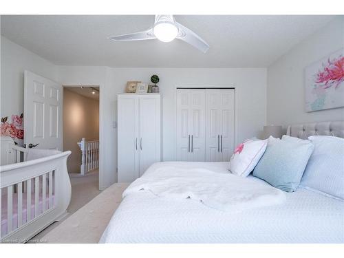 19-375 Book Road, Grimsby, ON - Indoor Photo Showing Bedroom