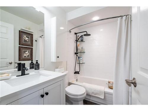 19-375 Book Road, Grimsby, ON - Indoor Photo Showing Bathroom