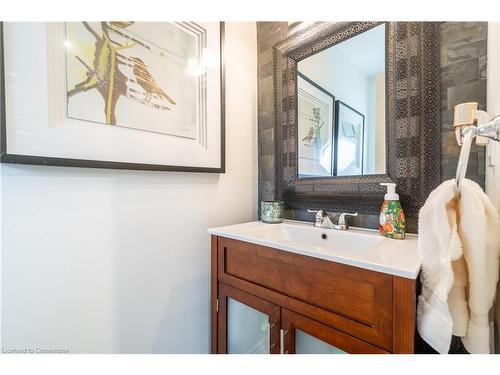 19-375 Book Road, Grimsby, ON - Indoor Photo Showing Bathroom