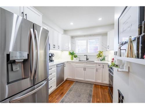 19-375 Book Road, Grimsby, ON - Indoor Photo Showing Kitchen With Upgraded Kitchen