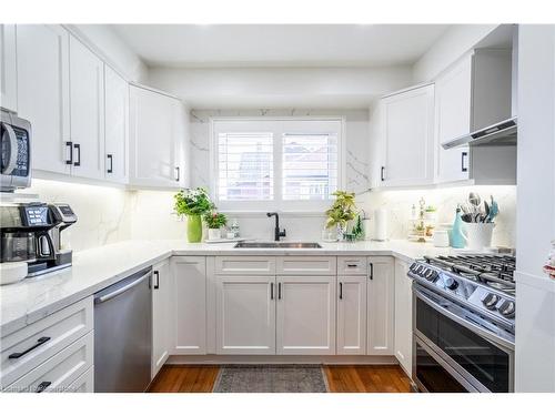 19-375 Book Road, Grimsby, ON - Indoor Photo Showing Kitchen With Upgraded Kitchen