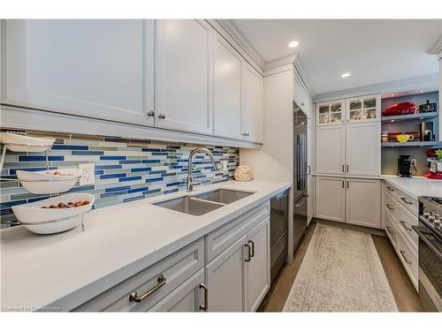 504-1415 Ghent Avenue, Burlington, ON - Indoor Photo Showing Kitchen With Double Sink With Upgraded Kitchen