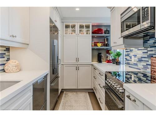 504-1415 Ghent Avenue, Burlington, ON - Indoor Photo Showing Kitchen With Upgraded Kitchen