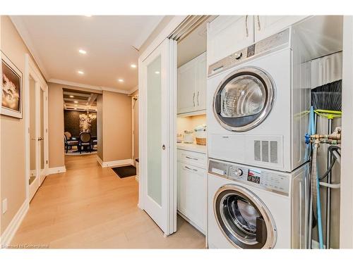 504-1415 Ghent Avenue, Burlington, ON - Indoor Photo Showing Laundry Room