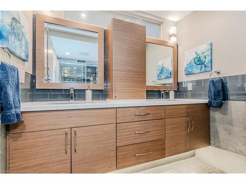 504-1415 Ghent Avenue, Burlington, ON - Indoor Photo Showing Bathroom