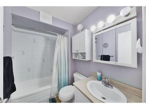 346-350 Quigley Road, Hamilton, ON - Indoor Photo Showing Bathroom