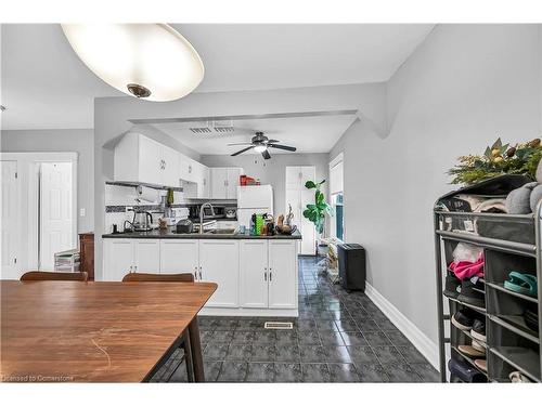 2-38 Myrtle Avenue, Hamilton, ON - Indoor Photo Showing Kitchen