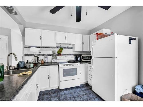 2-38 Myrtle Avenue, Hamilton, ON - Indoor Photo Showing Kitchen