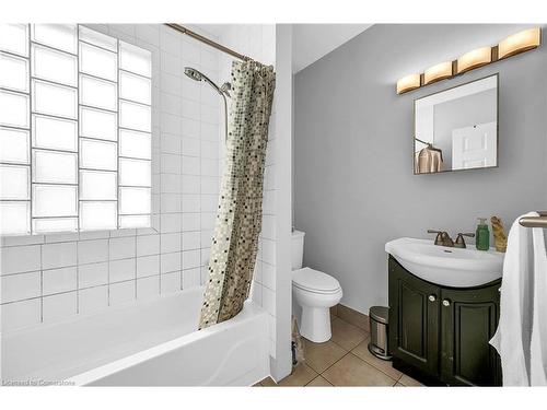 2-38 Myrtle Avenue, Hamilton, ON - Indoor Photo Showing Bathroom