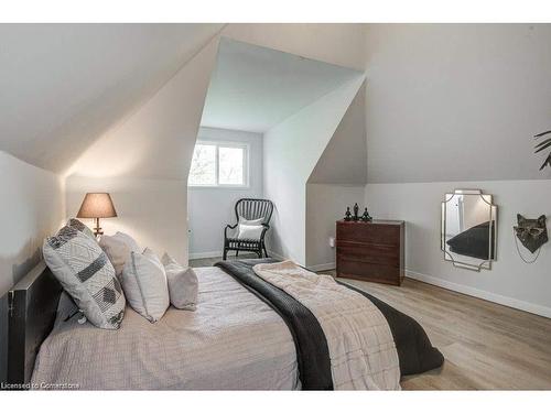 2-38 Myrtle Avenue, Hamilton, ON - Indoor Photo Showing Bedroom