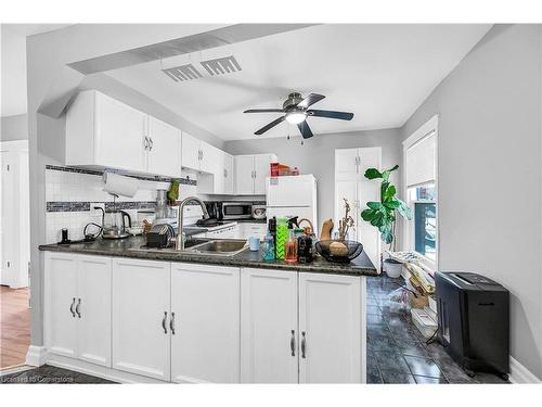 2-38 Myrtle Avenue, Hamilton, ON - Indoor Photo Showing Kitchen