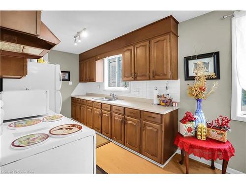 5934 North Street, Niagara Falls, ON - Indoor Photo Showing Kitchen With Double Sink