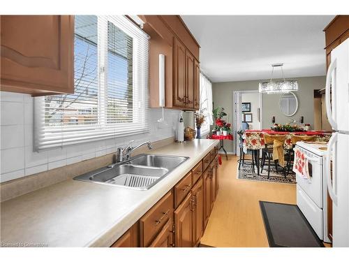 5934 North Street, Niagara Falls, ON - Indoor Photo Showing Kitchen With Double Sink