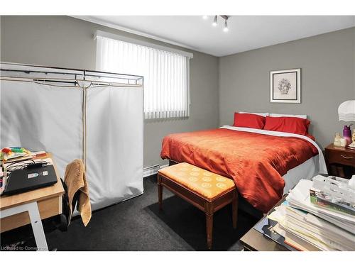 5934 North Street, Niagara Falls, ON - Indoor Photo Showing Bedroom