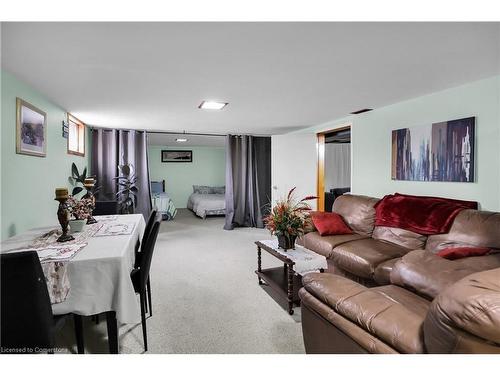 5934 North Street, Niagara Falls, ON - Indoor Photo Showing Living Room