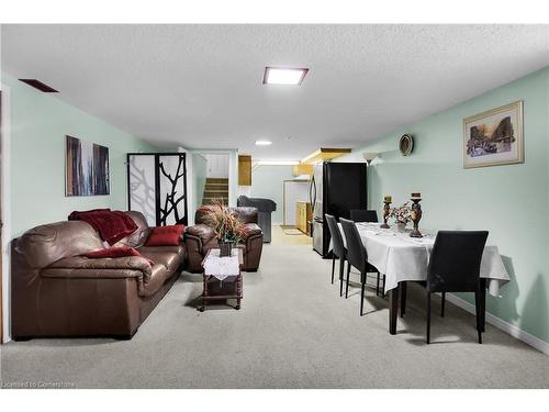 5934 North Street, Niagara Falls, ON - Indoor Photo Showing Living Room