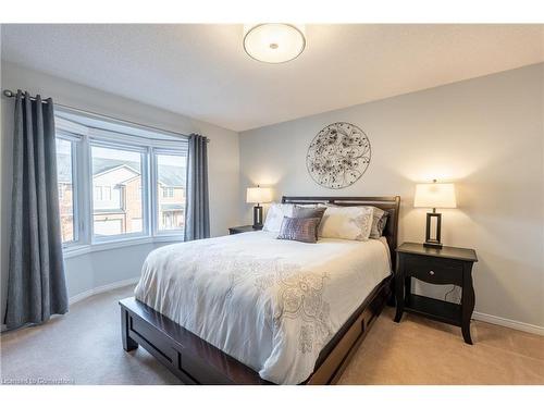 38-800 Paramount Drive, Hamilton, ON - Indoor Photo Showing Bedroom