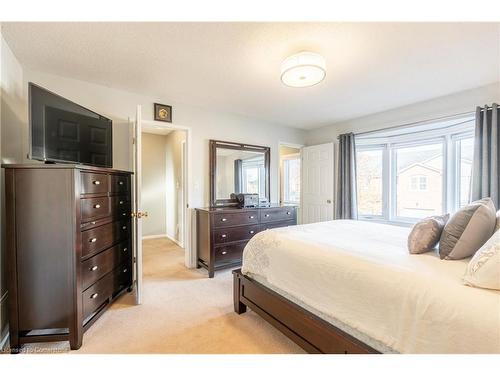 38-800 Paramount Drive, Hamilton, ON - Indoor Photo Showing Bedroom