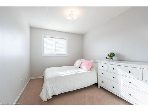 38-800 Paramount Drive, Hamilton, ON - Indoor Photo Showing Bedroom