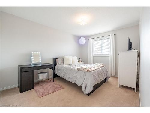 38-800 Paramount Drive, Hamilton, ON - Indoor Photo Showing Bedroom