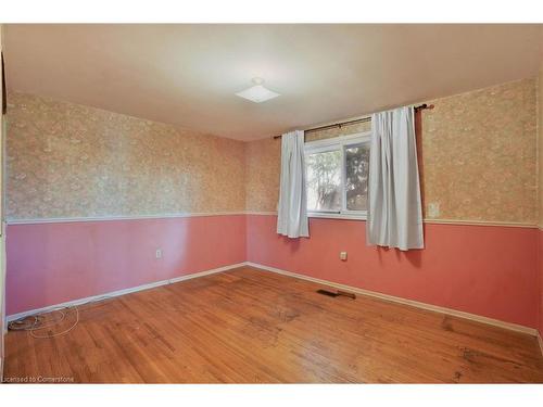 11 Leduc Street, Hamilton, ON - Indoor Photo Showing Other Room