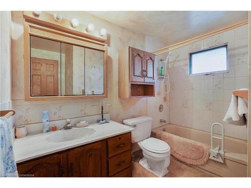 11 Leduc Street, Hamilton, ON - Indoor Photo Showing Bathroom