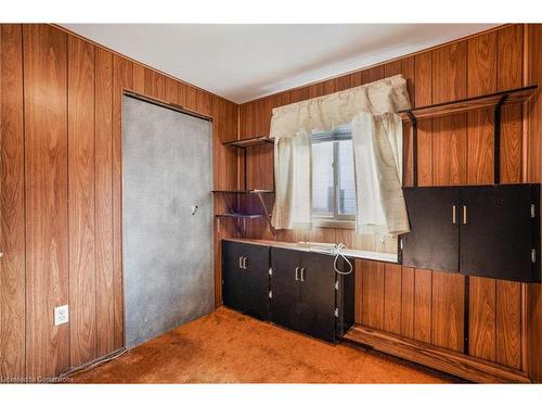 11 Leduc Street, Hamilton, ON - Indoor Photo Showing Kitchen