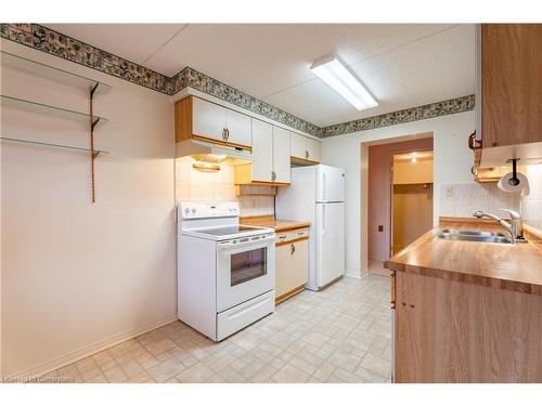 604-11 Mill Pond Court, Simcoe, ON - Indoor Photo Showing Kitchen With Double Sink