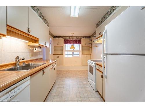 604-11 Mill Pond Court, Simcoe, ON - Indoor Photo Showing Kitchen With Double Sink