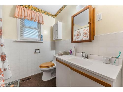 6232 Townline Road, Smithville, ON - Indoor Photo Showing Bathroom