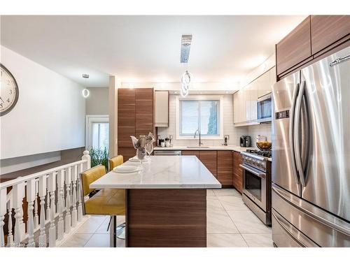 46 Vesper Court, Stoney Creek, ON - Indoor Photo Showing Kitchen With Stainless Steel Kitchen With Upgraded Kitchen