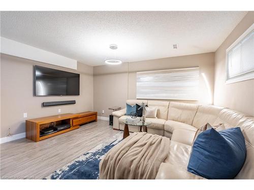 46 Vesper Court, Stoney Creek, ON - Indoor Photo Showing Living Room