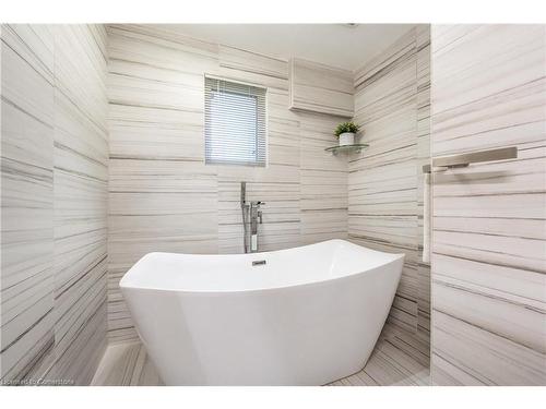 46 Vesper Court, Stoney Creek, ON - Indoor Photo Showing Bathroom