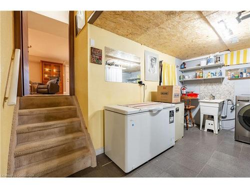 46 Vesper Court, Stoney Creek, ON - Indoor Photo Showing Laundry Room