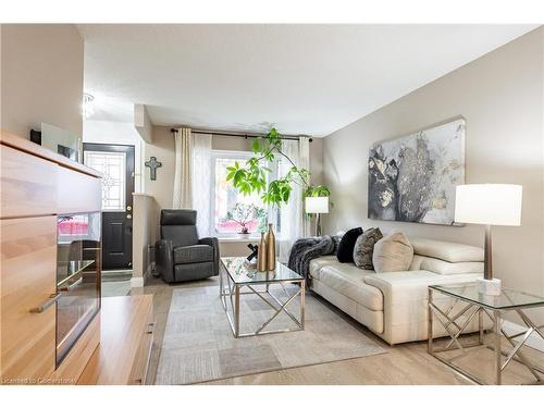 46 Vesper Court, Stoney Creek, ON - Indoor Photo Showing Living Room